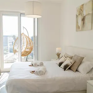 Apulialux - Exclusive And Modern City View, Private Parking Apartment